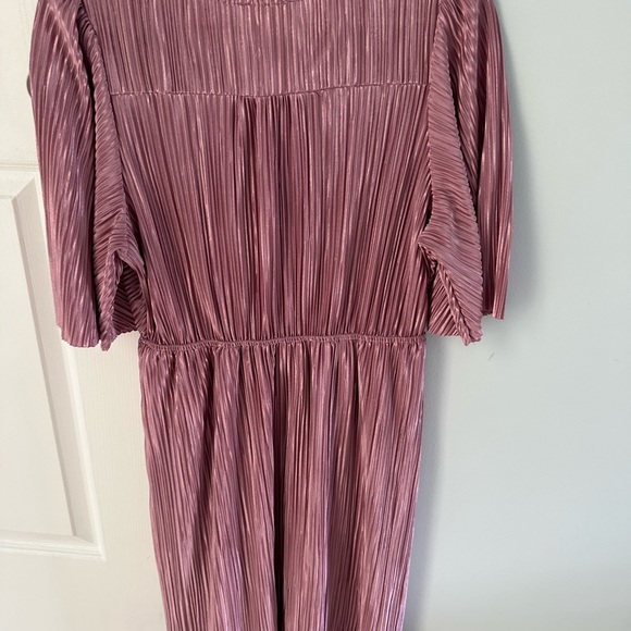 Women’s dress - Picture 2 of 3